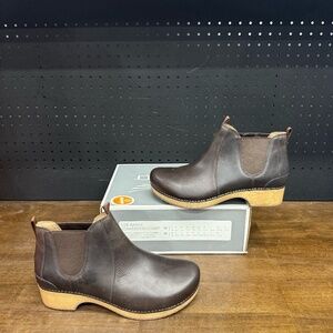 New W Box! Women's Dansko Becka Oiled Pull Up Brown Clogs Size Euro 42 / US 11.5